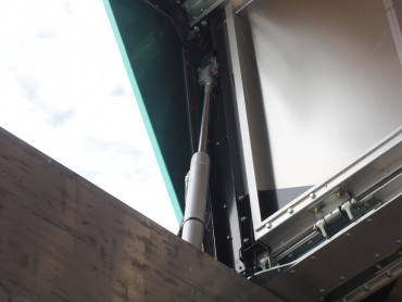 いすゞ ギガ ウイング車 大型 QKG-CYJ77A 年式 H27 [写真15]