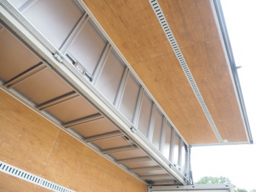 いすゞ フォワード ウイング車 中型 PKG-FRR90T2 年式 H22 [写真20]