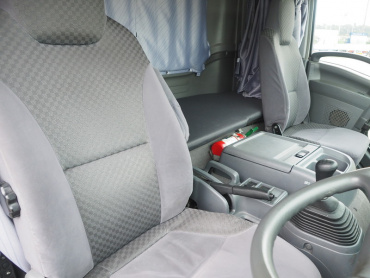 いすゞ フォワード ウイング車 中型 PKG-FRR90T2 年式 H22 [写真30]