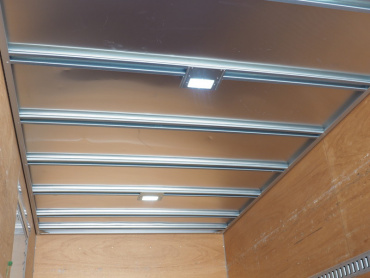 いすゞ エルフ バン車 小型 TRG-NPR85AN 年式 H29 [写真16]