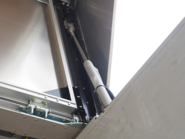 いすゞ ギガ ウイング車 大型 QKG-CYJ77B 年式 H28 [写真12]