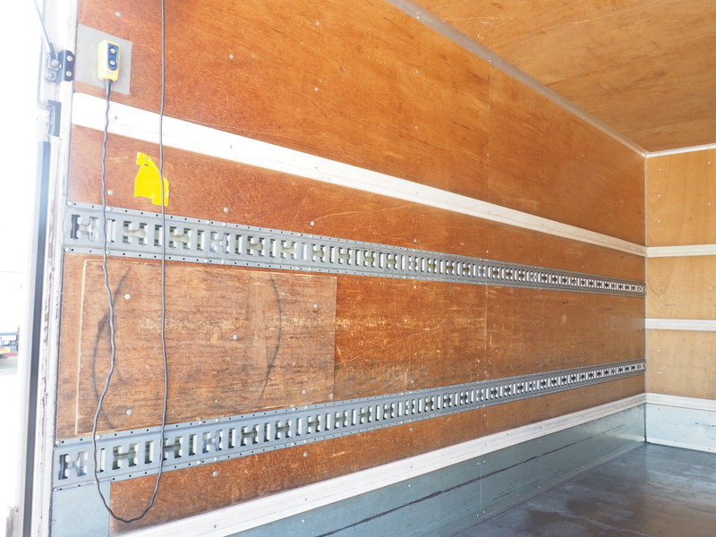 いすゞ エルフ バン車 小型 BDG-NPR85AN 年式 H19[写真18]