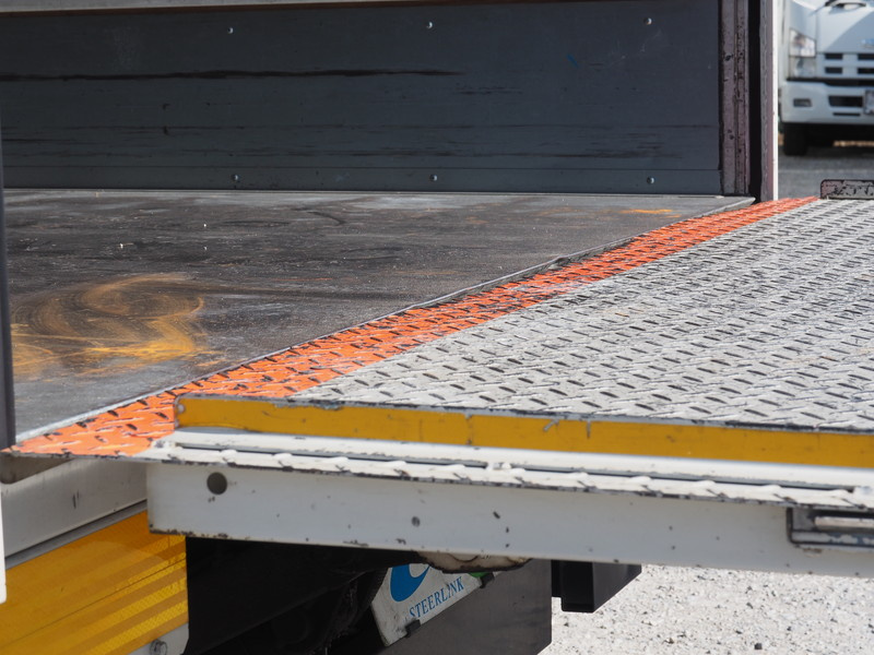 いすゞ エルフ バン車 小型 BDG-NPR85AN 年式 H19[写真28]