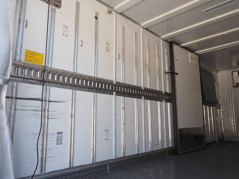 いすゞ エルフ 冷凍バン 小型 TRG-NPR85AN 年式 H28[写真21]