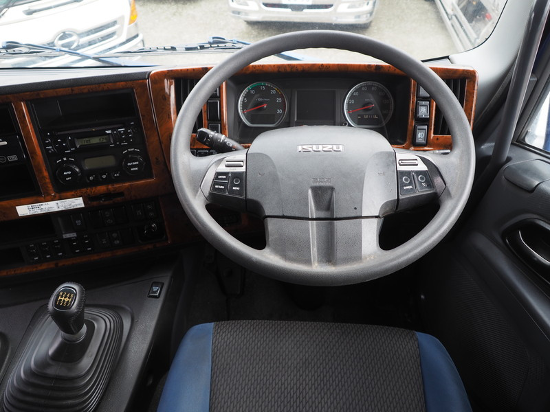 いすゞ ギガ 平ボディ 大型 QKG-CYJ77B 年式 H29[写真28]