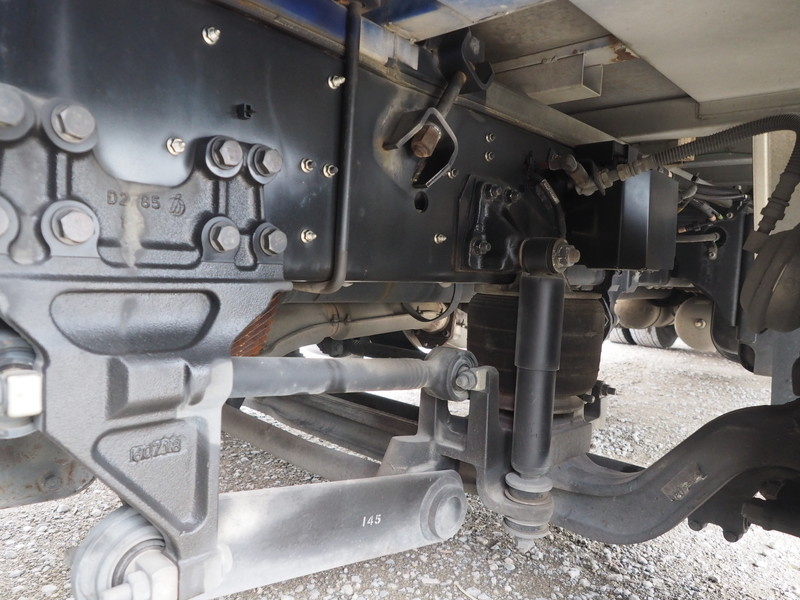 いすゞ ギガ 平ボディ 大型 QKG-CYJ77B 年式 H29[写真38]