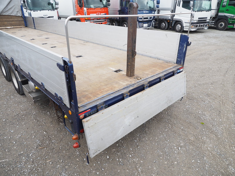 いすゞ ギガ 平ボディ 大型 QKG-CYJ77B 年式 H29[写真23]