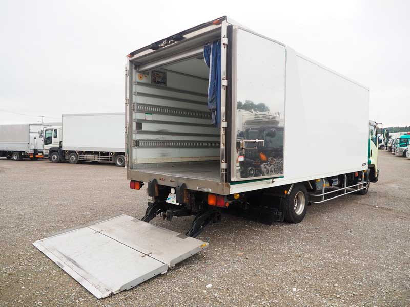 いすゞ フォワード 冷凍バン 中型 TKG-FRR90T2 年式 H25[写真17]