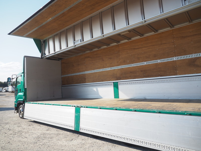 いすゞ ギガ ウイング車 大型 QKG-CYJ77B 年式 H28[写真19]