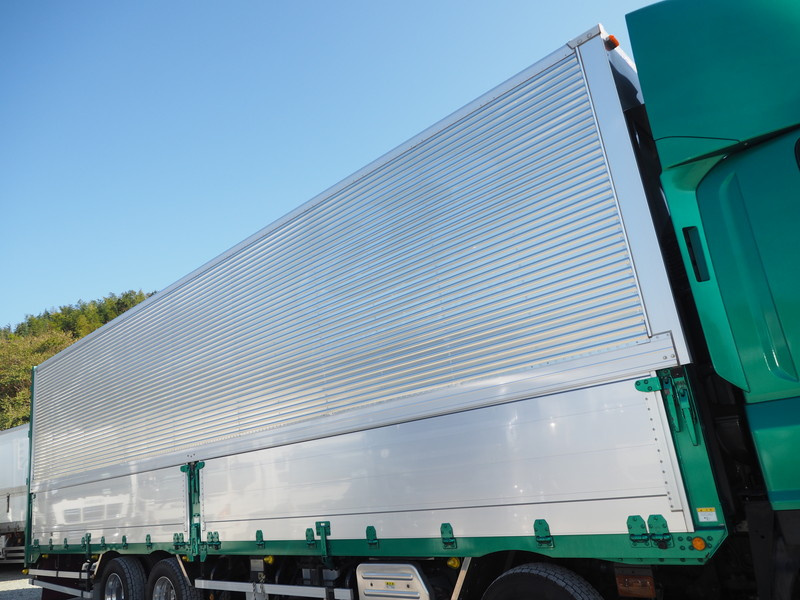 いすゞ ギガ ウイング車 大型 QKG-CYJ77B 年式 H28[写真09]