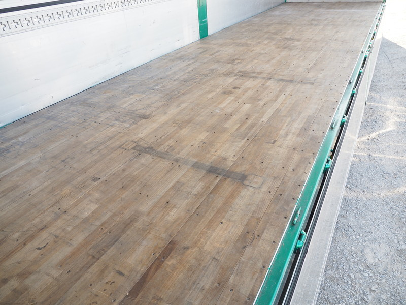 いすゞ ギガ ウイング車 大型 QKG-CYJ77B 年式 H28[写真23]