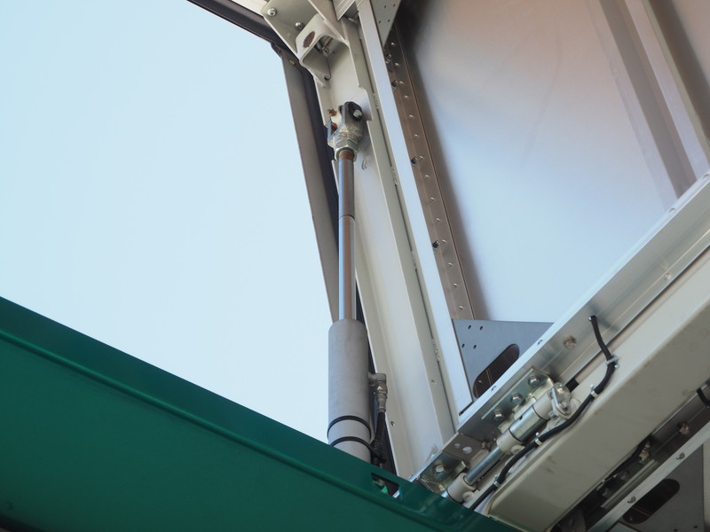 いすゞ ギガ ウイング車 大型 QKG-CYJ77B 年式 H28[写真13]