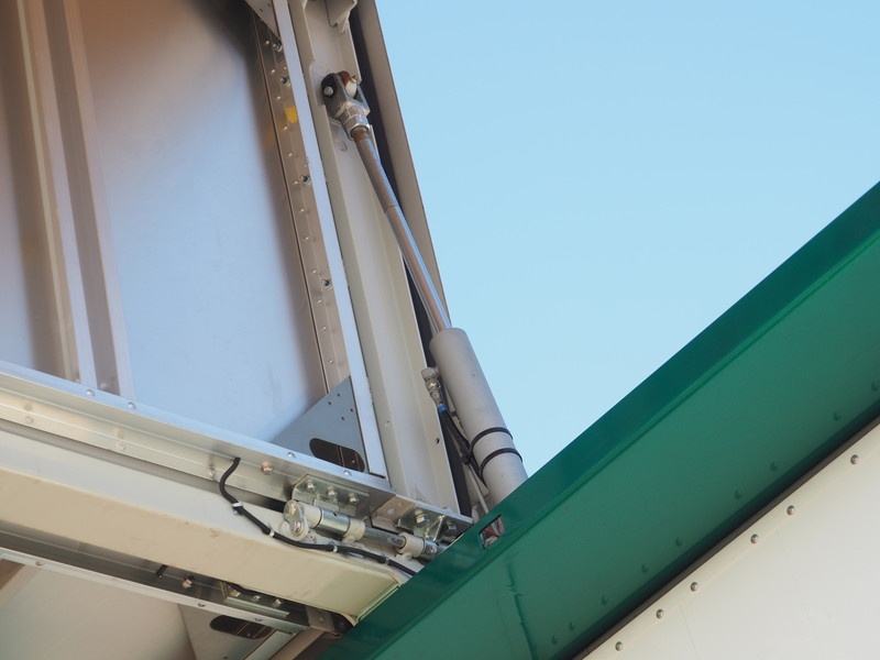 いすゞ ギガ ウイング車 大型 QKG-CYJ77B 年式 H28[写真18]