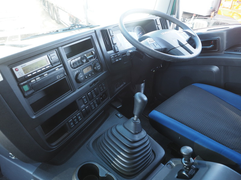 いすゞ ギガ ウイング車 大型 QKG-CYJ77B 年式 H28[写真32]