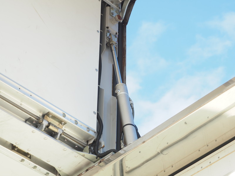 いすゞ ギガ ウイング車 大型 PKG-CYJ77W8 年式 H20[写真21]