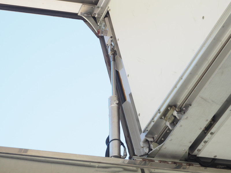 いすゞ ギガ ウイング車 大型 PKG-CYJ77W8 年式 H20[写真16]