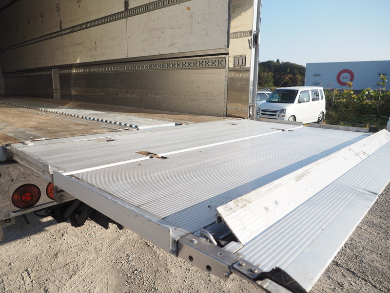 いすゞ ギガ ウイング車 大型 PKG-CYJ77W8 年式 H20[写真35]