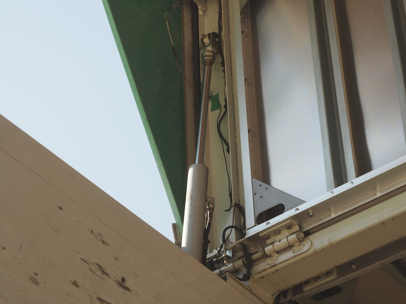 いすゞ ギガ ウイング車 大型 PDG-CYJ77W8 年式 H20[写真17]