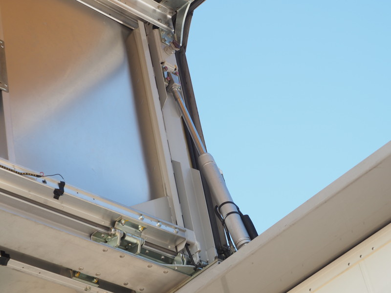 いすゞ ギガ ウイング車 大型 QKG-CYJ77A 年式 H26[写真17]