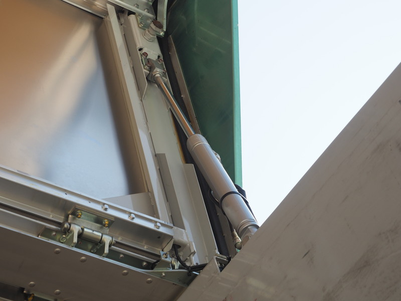 いすゞ ギガ ウイング車 大型 QKG-CYJ77A 年式 H26[写真11]