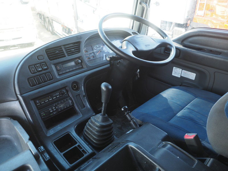 いすゞ ギガ ウイング車 大型 QKG-CYJ77A 年式 H26[写真30]