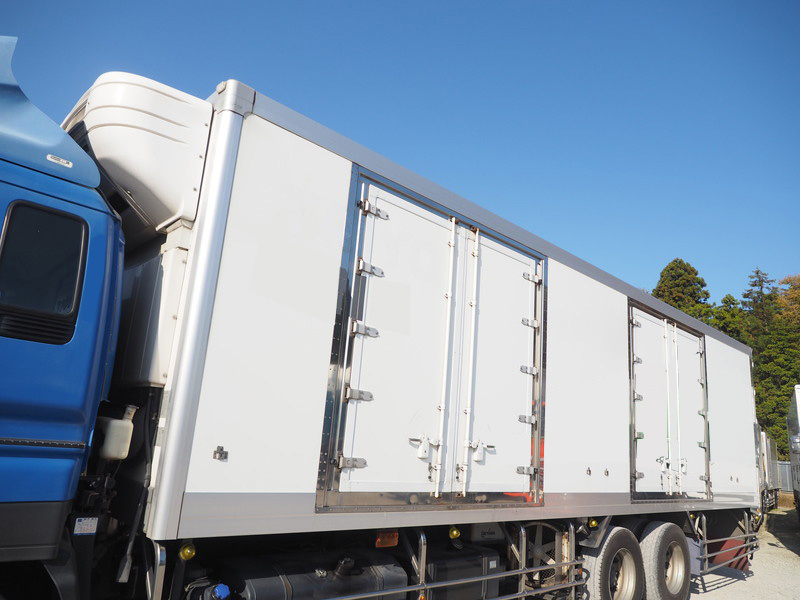いすゞ ギガ 冷凍バン 大型 QKG-CYL77A 年式 H25[写真13]