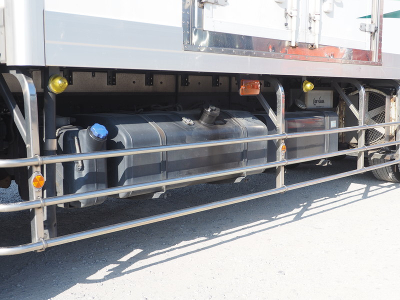 いすゞ ギガ 冷凍バン 大型 QKG-CYL77A 年式 H25[写真14]