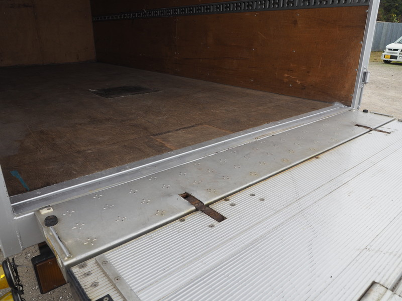 いすゞ エルフ バン車 小型 BKG-NPR85AN 年式 H22[写真21]