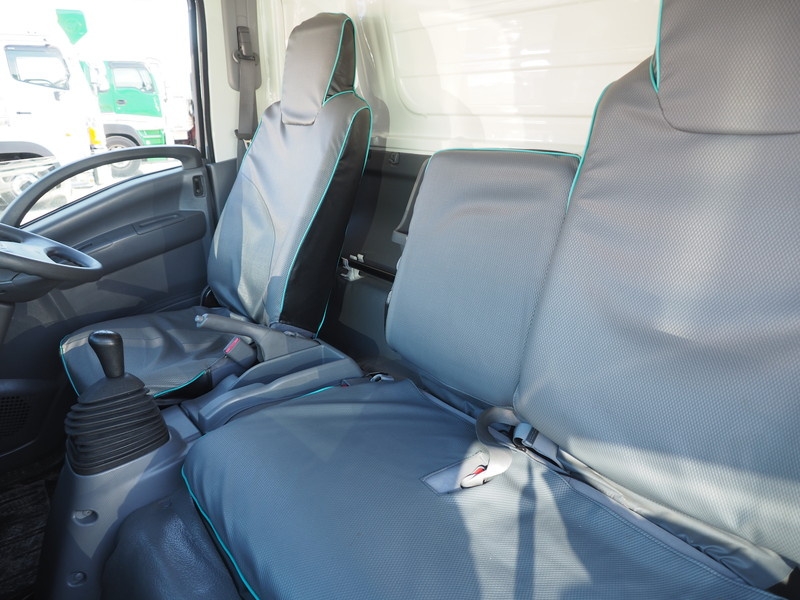 いすゞ エルフ バン車 小型 TRG-NPR85AN 年式 H29[写真32]