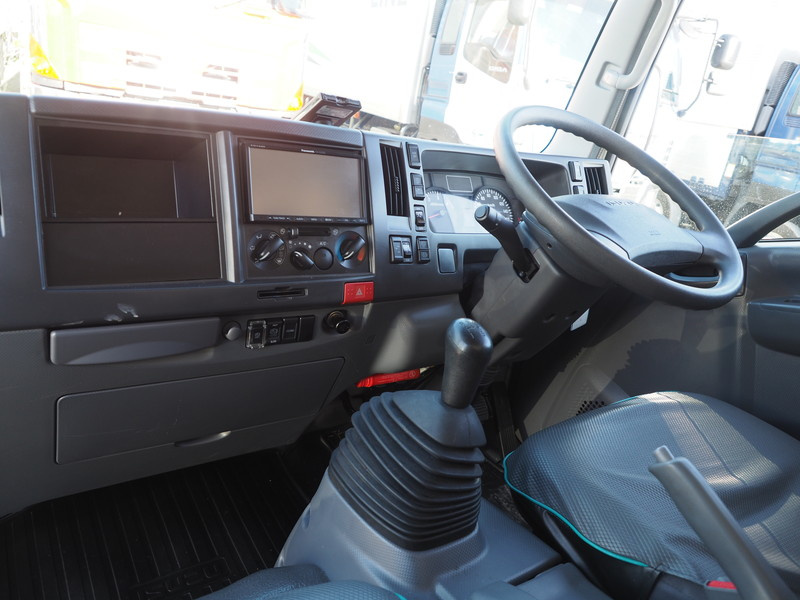 いすゞ エルフ バン車 小型 TRG-NPR85AN 年式 H29[写真28]