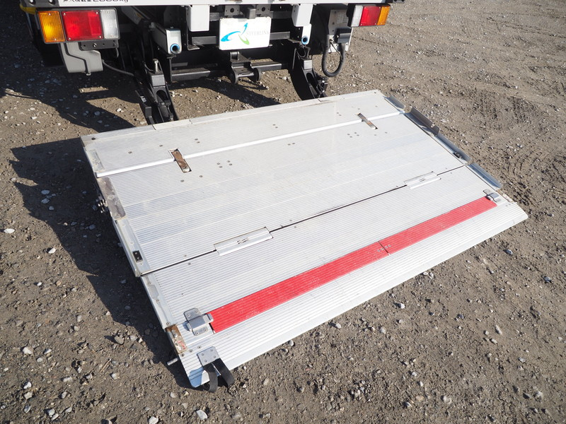 いすゞ エルフ バン車 小型 TRG-NPR85AN 年式 H29[写真22]