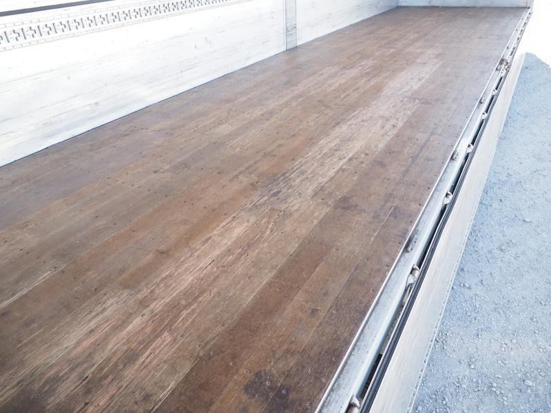 いすゞ ギガ ウイング車 大型 PDG-CYJ77W8A 年式 H21[写真24]