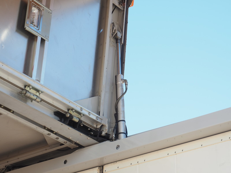 いすゞ フォワード ウイング車 中型 PKG-FRR90S2 年式 H22[写真18]