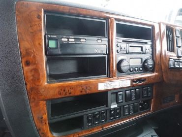 いすゞ ギガ 平ボディ 大型 QKG-CYJ77B 年式 H29 [写真30]