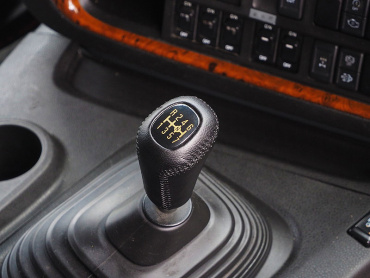 いすゞ ギガ 平ボディ 大型 QKG-CYJ77B 年式 H29 [写真31]