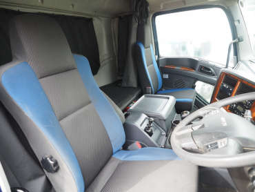 いすゞ ギガ 平ボディ 大型 QKG-CYJ77B 年式 H29 [写真27]