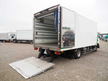 いすゞ フォワード 冷凍バン 中型 TKG-FRR90T2 年式 H25 [写真17]