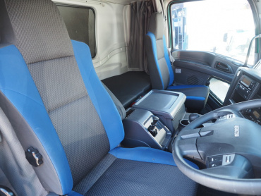 いすゞ ギガ ウイング車 大型 QKG-CYJ77B 年式 H28 [写真30]