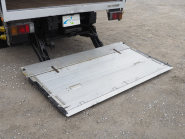 いすゞ エルフ バン車 小型 BKG-NPR85AN 年式 H22 [写真20]