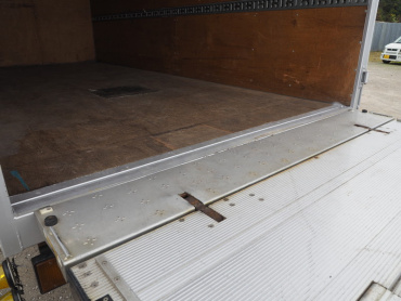 いすゞ エルフ バン車 小型 BKG-NPR85AN 年式 H22 [写真21]