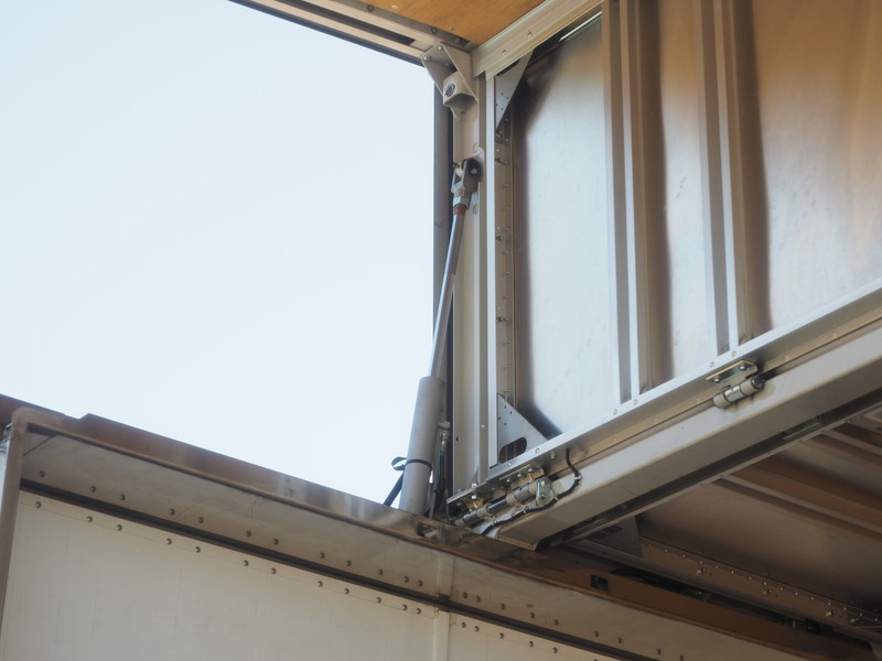 いすゞ ギガ ウイング車 大型 QKG-CYJ77A 年式 H27[写真13]