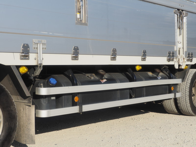 いすゞ ギガ ウイング車 大型 QKG-CYJ77A 年式 H27[写真15]