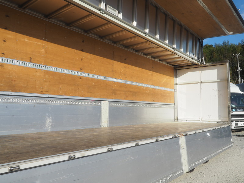 いすゞ ギガ ウイング車 大型 QKG-CYJ77A 年式 H27[写真20]