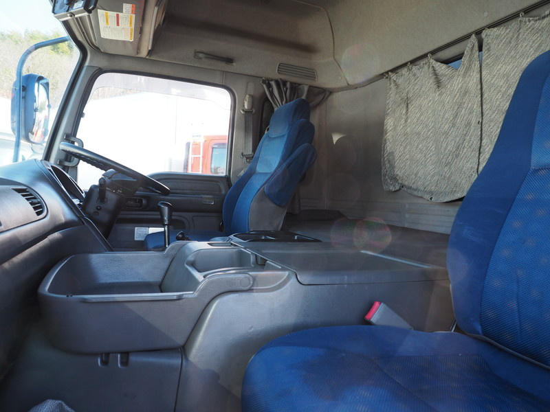 いすゞ ギガ ウイング車 大型 QKG-CYJ77A 年式 H27[写真42]