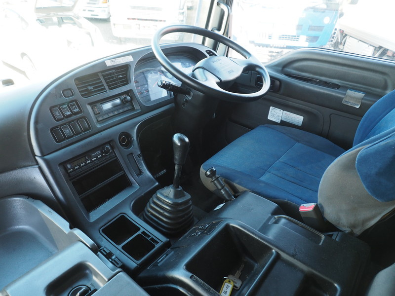 いすゞ ギガ ウイング車 大型 QKG-CYJ77A 年式 H27[写真34]