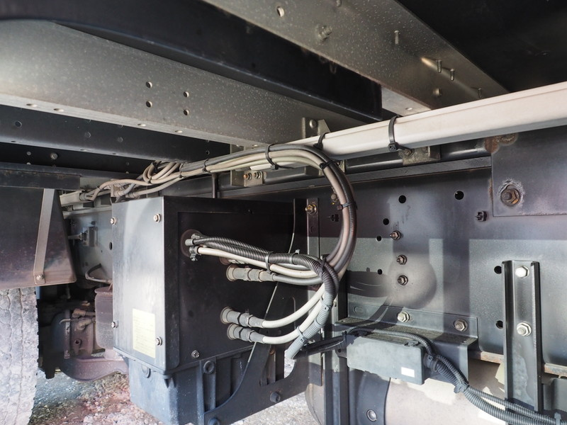 いすゞ ギガ ウイング車 大型 QKG-CYJ77A 年式 H27[写真49]