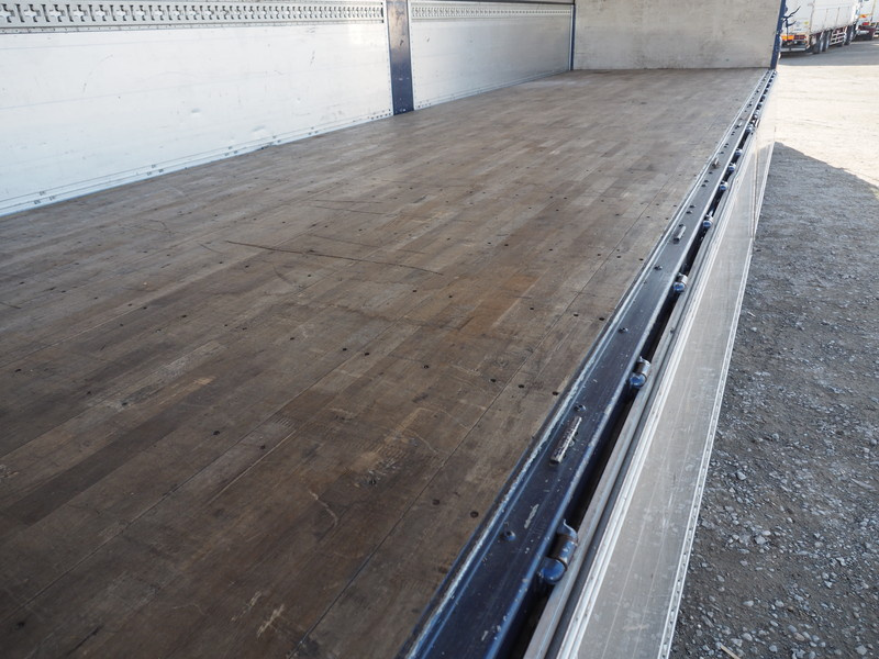 いすゞ ギガ ウイング車 大型 QKG-CYJ77A 年式 H27[写真22]