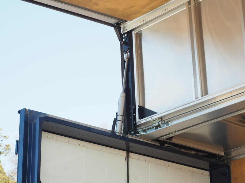 いすゞ ギガ ウイング車 大型 QKG-CYJ77A 年式 H27[写真13]