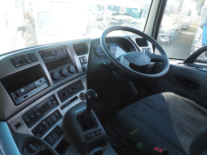 UDトラックス クオン ウイング車 大型 QKG-CG5ZA 年式 H27[写真33]