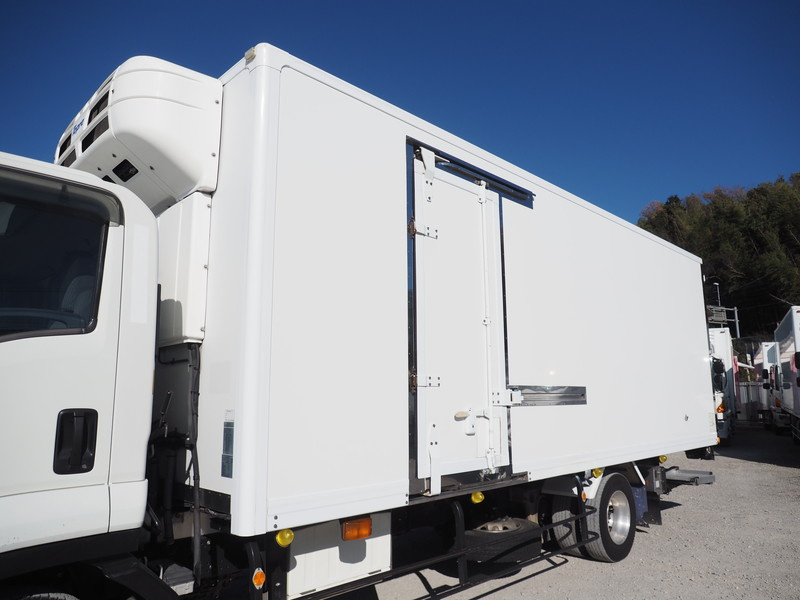 いすゞ フォワード 冷凍バン 中型 PKG-FRR90T2 年式 H21[写真12]